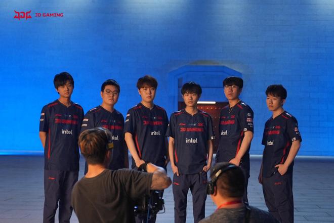 手在水中接 手在水中接