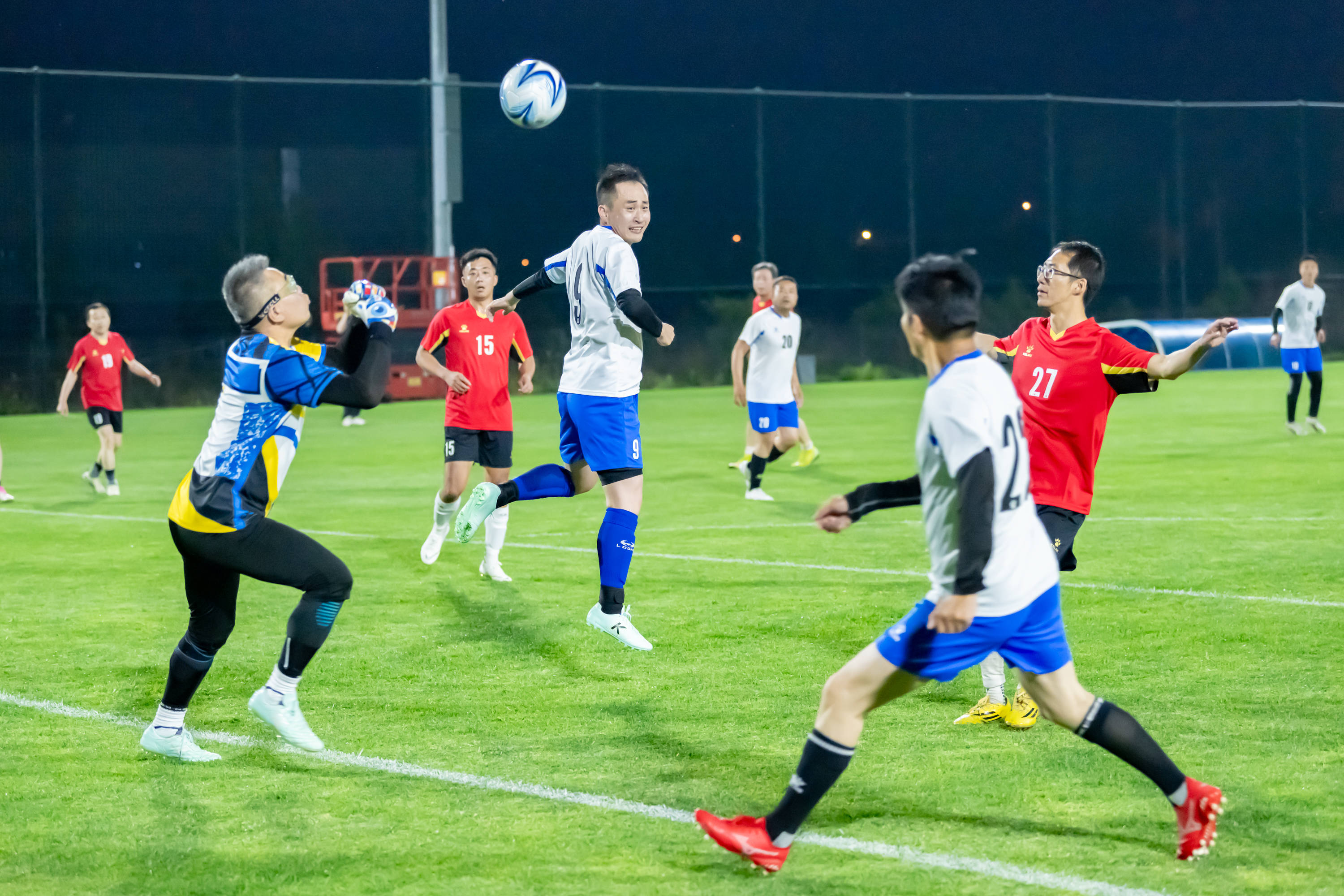 给他所在的 给他所在的